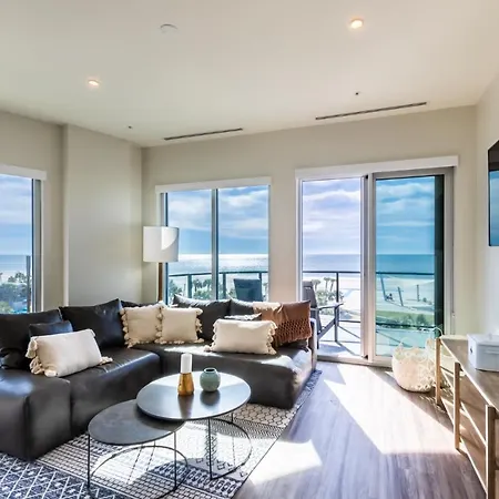 Elegant 4 Bedroom Beachfront, Luxury Condo With Rooftop Pool Next To The Hangout