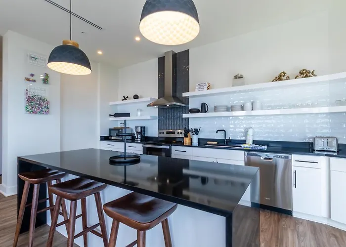 Elegant 4 Bedroom Beachfront, Luxury With Rooftop Pool Next To The Hangout Gulf Shores