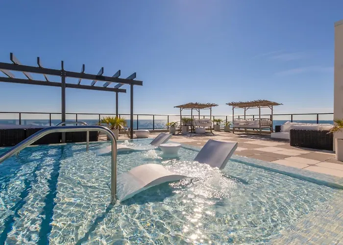 Elegant 4 Bedroom Beachfront, Luxury With Rooftop Pool Next To The Hangout * Gulf Shores