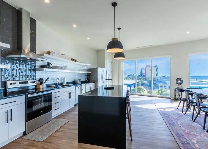 Elegant 4 Bedroom Beachfront, Luxury With Rooftop Pool Next To The Hangout Holiday home