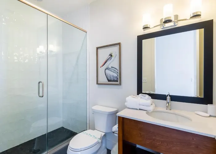 Elegant 4 Bedroom Beachfront, Luxury With Rooftop Pool Next To The Hangout Holiday home