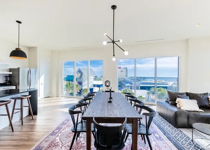 Elegant 4 Bedroom Beachfront, Luxury With Rooftop Pool Next To The Hangout Holiday home