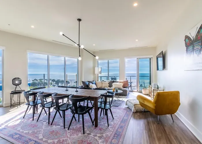 Elegant 4 Bedroom Beachfront, Luxury With Rooftop Pool Next To The Hangout Holiday home