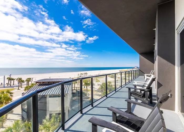 Elegant 4 Bedroom Beachfront, Luxury With Rooftop Pool Next To The Hangout