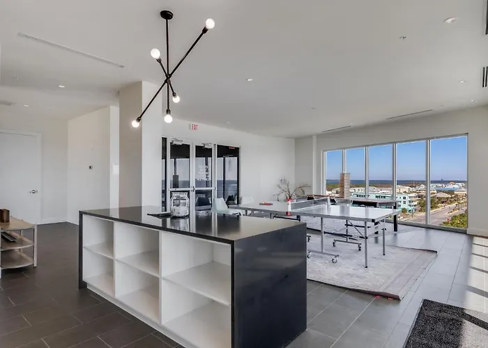 Elegant 4 Bedroom Beachfront, Luxury With Rooftop Pool Next To The Hangout Gulf Shores