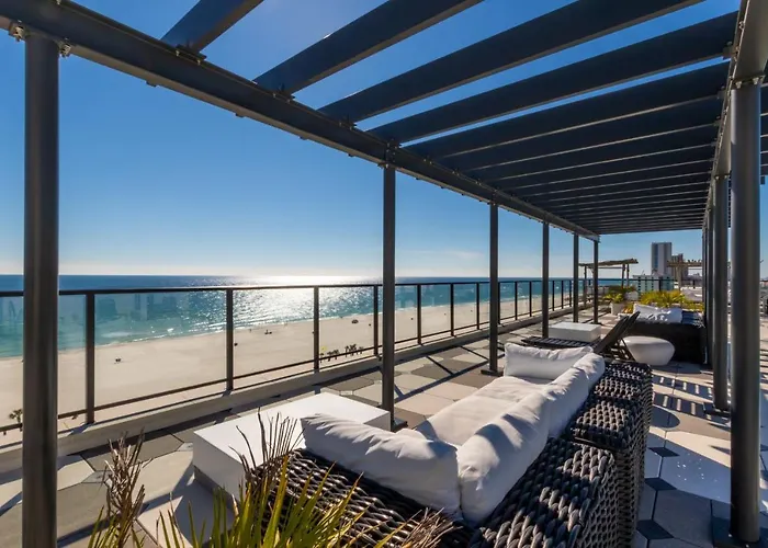 Elegant 4 Bedroom Beachfront, Luxury With Rooftop Pool Next To The Hangout Gulf Shores