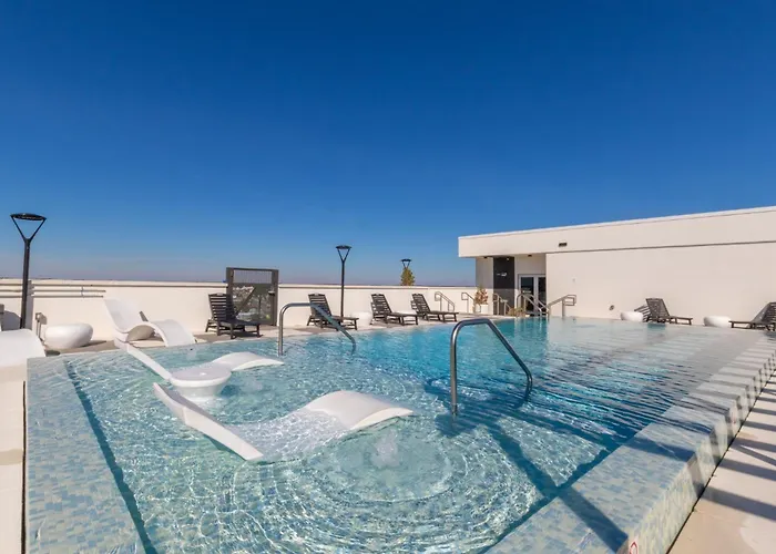 Elegant 4 Bedroom Beachfront, Luxury With Rooftop Pool Next To The Hangout Gulf Shores