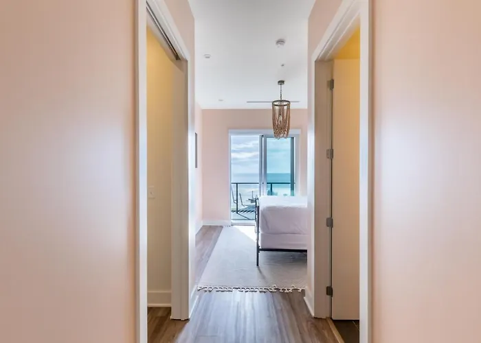 Elegant 4 Bedroom Beachfront, Luxury With Rooftop Pool Next To The Hangout Gulf Shores