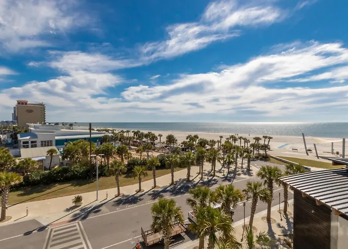 Elegant 4 Bedroom Beachfront, Luxury With Rooftop Pool Next To The Hangout