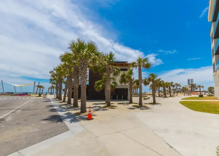 Elegant 4 Bedroom Beachfront, Luxury With Rooftop Pool Next To The Hangout Gulf Shores