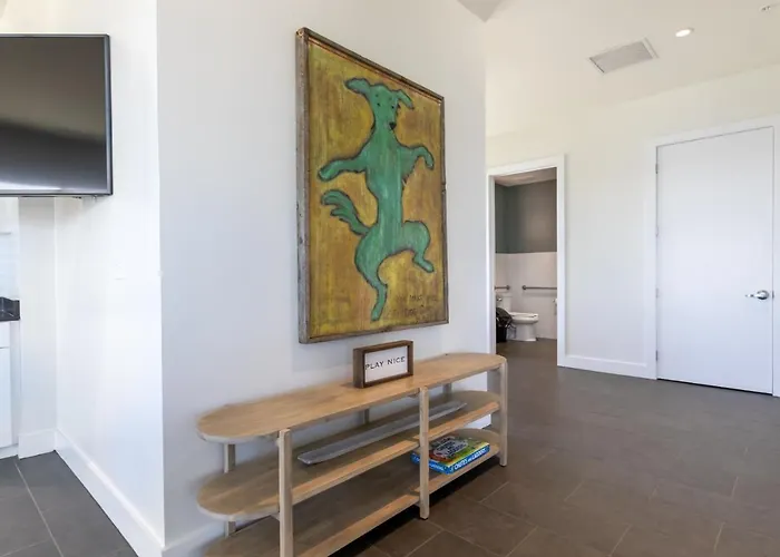 Elegant 4 Bedroom Beachfront, Luxury With Rooftop Pool Next To The Hangout Holiday home