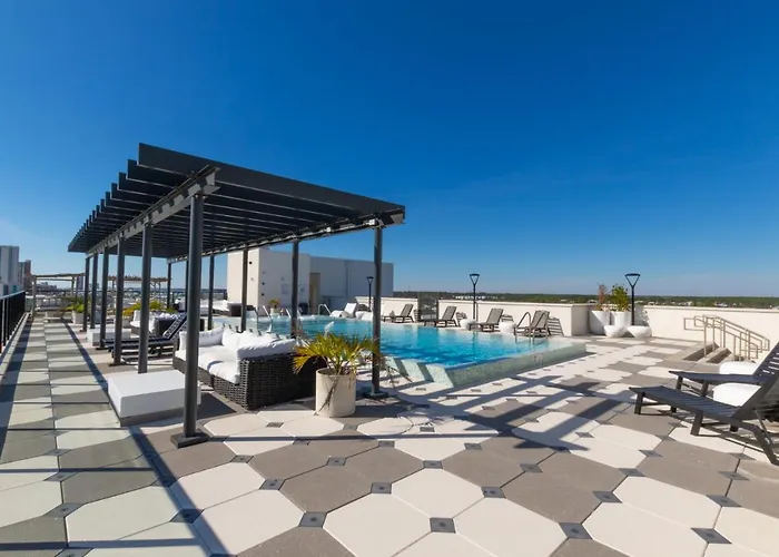 Holiday home Elegant 4 Bedroom Beachfront, Luxury With Rooftop Pool Next To The Hangout *