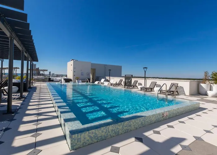 Holiday home Elegant 4 Bedroom Beachfront, Luxury With Rooftop Pool Next To The Hangout