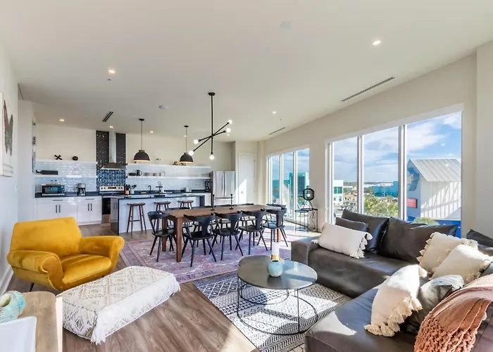 Elegant 4 Bedroom Beachfront, Luxury With Rooftop Pool Next To The Hangout Holiday home
