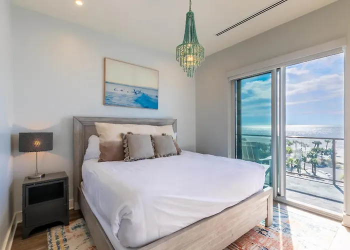 Elegant 4 Bedroom Beachfront, Luxury With Rooftop Pool Next To The Hangout Holiday home Gulf Shores