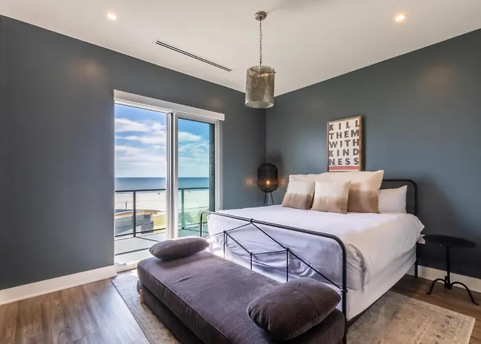 Elegant 4 Bedroom Beachfront, Luxury With Rooftop Pool Next To The Hangout *